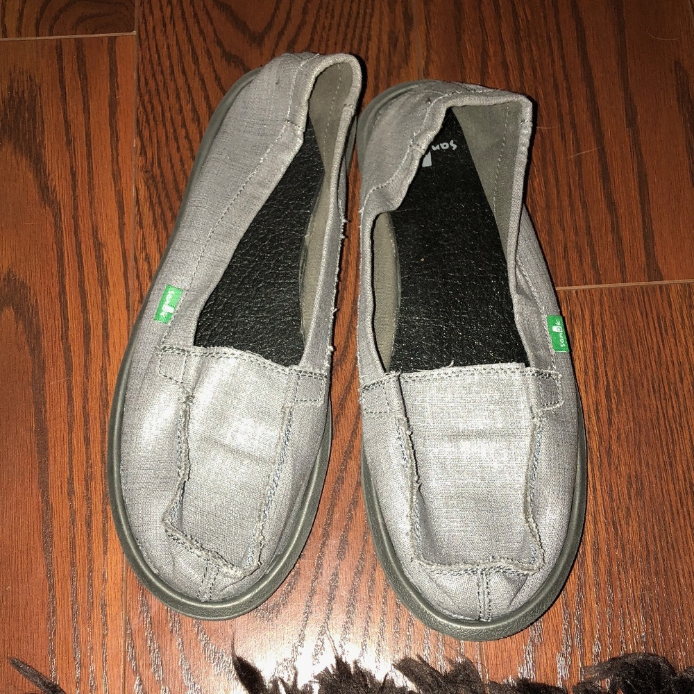 women's silver Sanuks